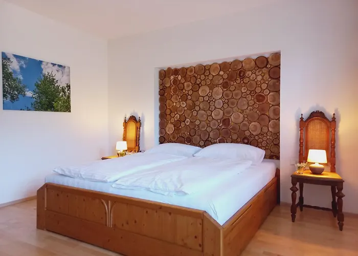 兰德豪夫克罗伊茨索基特公寓 公寓 *